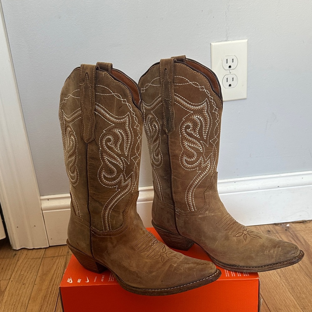 Dan Post Wmns Karmel Western Boot-Snip Toe (light brown)